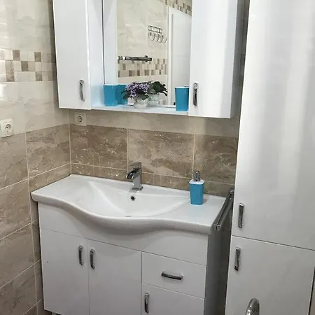 Apartment Beach With Pool Omis