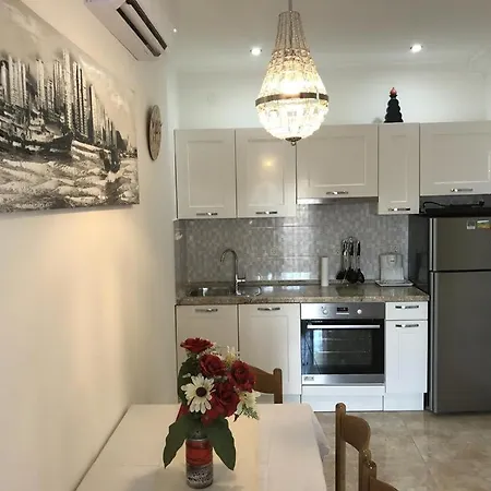 Beach With Pool Apartment Omis
