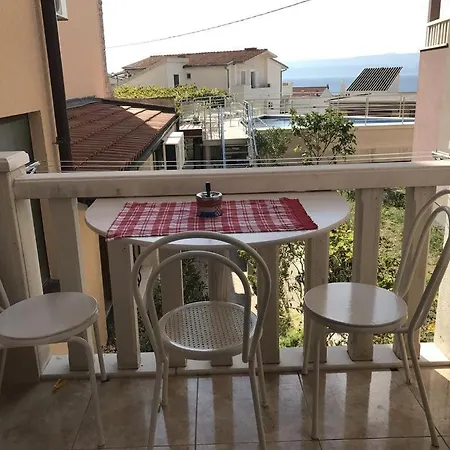 Beach With Pool Apartment Omis